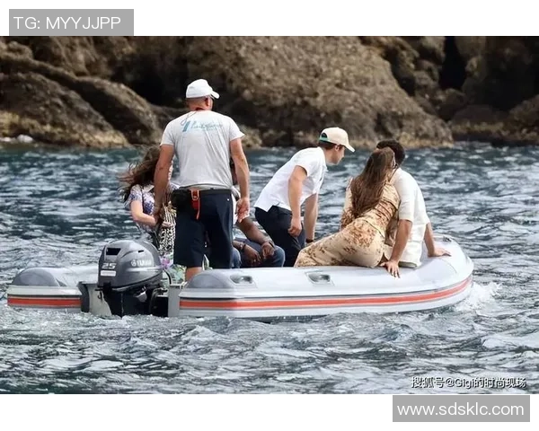 足球明星与肯豆甜蜜约会引发媒体热议两人关系备受关注