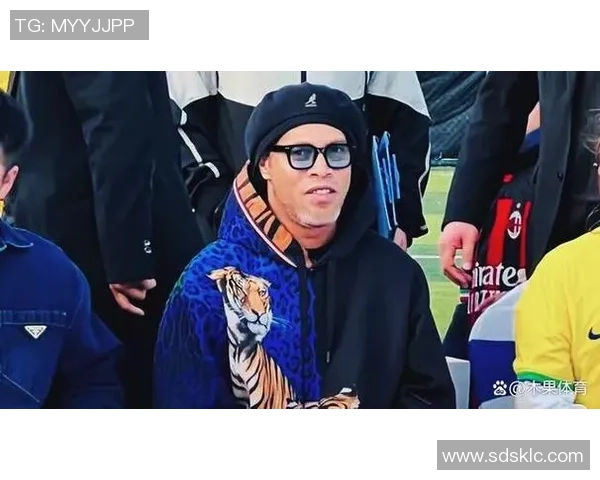 足球明星小罗因场外冲突引发争议引发球迷热议与媒体关注